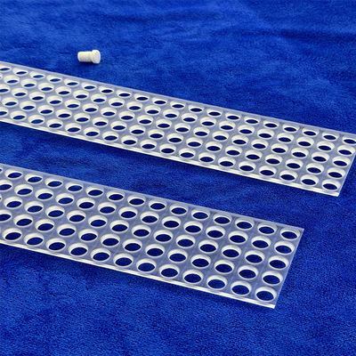 Pabrik Custom tahan korosi transparan perforated Quartz Sheet