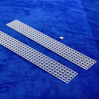 Pabrik Custom tahan korosi transparan perforated Quartz Sheet