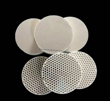 High Temperature Resistant Porous Ceramic Honeycomb Diameter 1-5mm Made Of Corundum