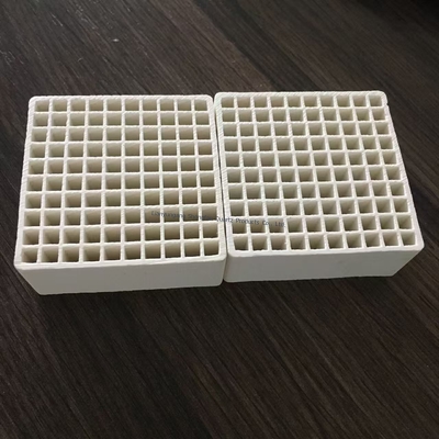 Lembar keramik aluminium industri dengan kepadatan lubang 99% Al2O3 Alumina Keramik Custom Polishing